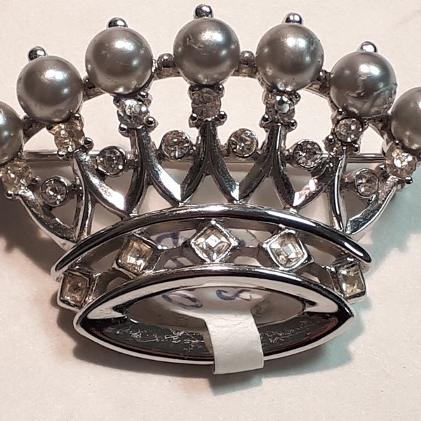 TRIFARI crown brooch, faux grey pearls rhodium plated, signed