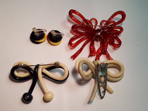 BOWS three vintage acrylic celluloid bow brooches… - image 5