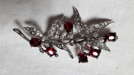 CROWN TRIFARI Sterling silver brooch, ruby red an… - image 10