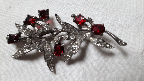 CROWN TRIFARI Sterling silver brooch, ruby red an… - image 1