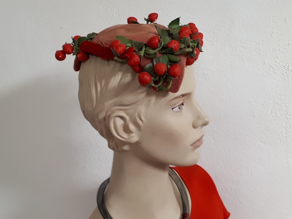 Vintage RED hat, crinol, berries, velvet, forties… - image 3