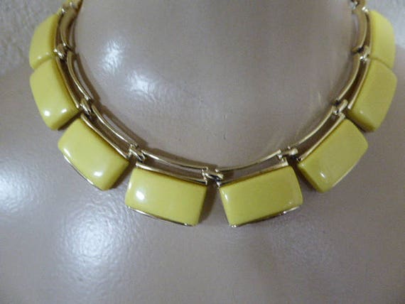 LISNER - yellow fifties lucite necklace and clip … - image 1