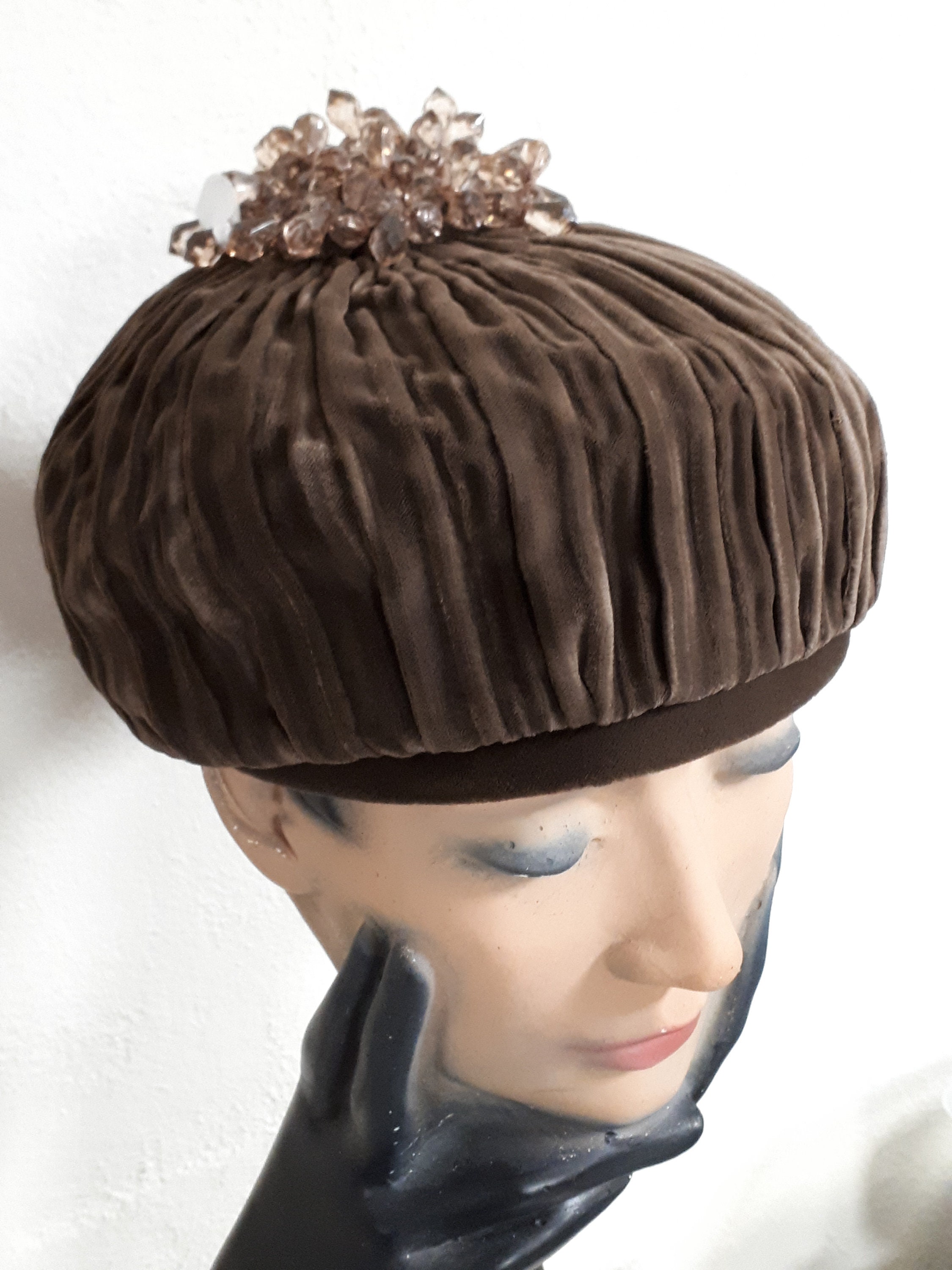 Vintage Brown Velvet Evening Cap, FAMOUS BARR, Duby, New  display picture 1