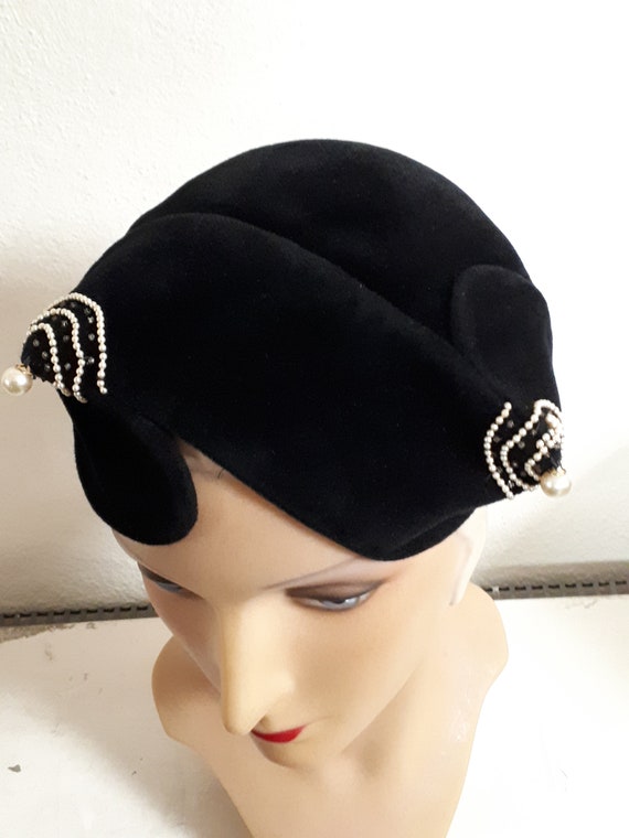THIRTIES hat, black velour, pearls and rose monté… - image 9