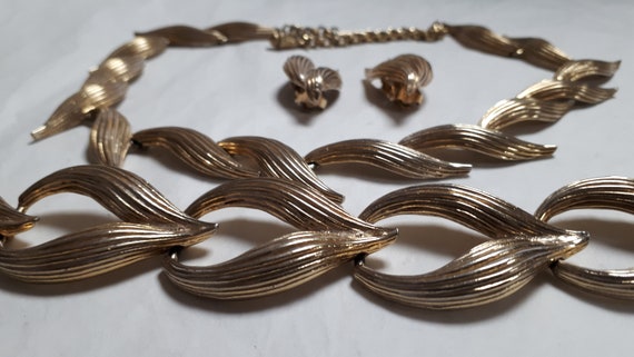 ELSA SCHIAPARELLI parure, leaves, goldtone metal,… - image 3