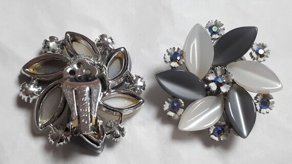 LISNER vintage clip earrings, fifties, frosted wh… - image 4