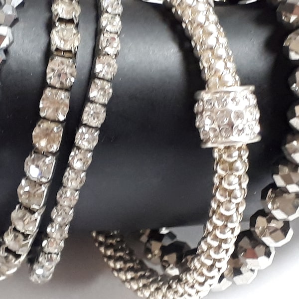 5 vintage Blingy Stretch Armbänder, Strasssteine und Hämatit