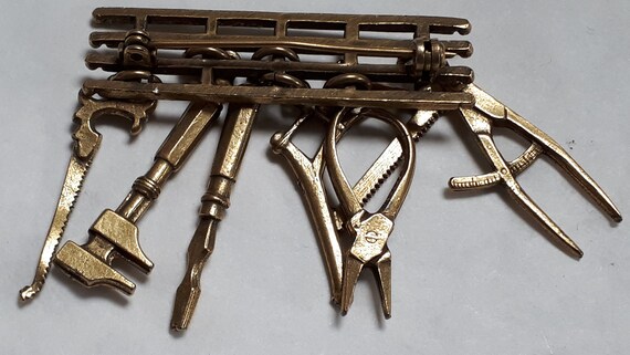 MINIATURE TOOLS solid brass brooch, incredible wo… - image 3