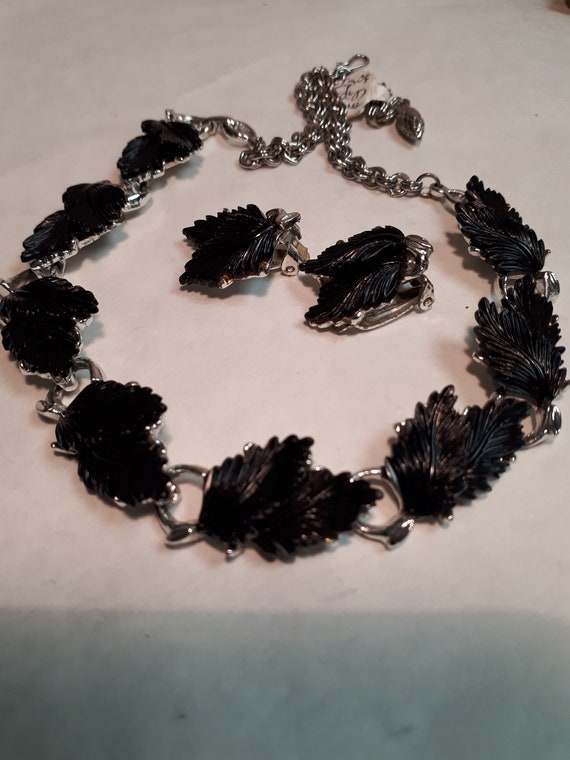 BLACK vintage LEAF necklace & earrings, like Lisn… - image 7