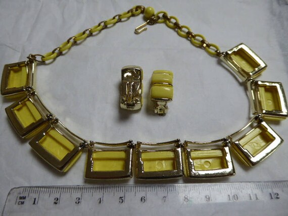 LISNER - yellow fifties lucite necklace and clip … - image 5