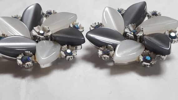 LISNER vintage clip earrings, fifties, frosted wh… - image 5