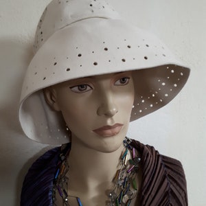 Vintage hat, cream hare felt, wide brim, medium size, no signs of wear, FELIX hats, Lugano