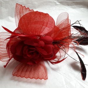 BURLESQUE mini tophat topper fascinator  RED ROSE  sinamay clip old stock