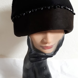ELSA SCHIAPARELLI cloche style vintage hat, black & brown silk wool velour, beading