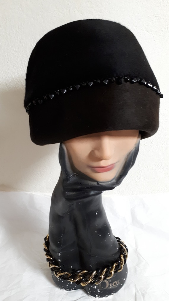 ELSA SCHIAPARELLI cloche style vintage hat, black