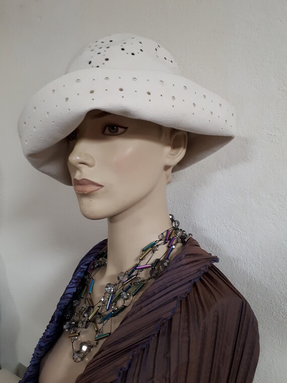 Vintage Cream Hat with Jewelry Vintage 40s 50s Ivory Cream Floral Fascinator Hat, Delicate  main image 4