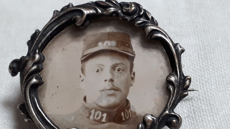 war ca 1914 French soldier silvertone sweetheart Antique photo brooch