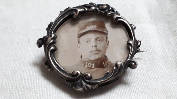 war ca 1914 French soldier silvertone sweetheart Antique photo brooch