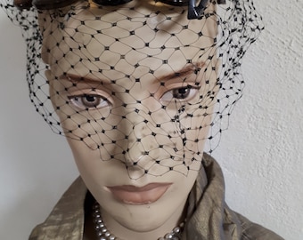 BES-BEN original hat, pristine condition, veil intact, lacquered leather, fabulous