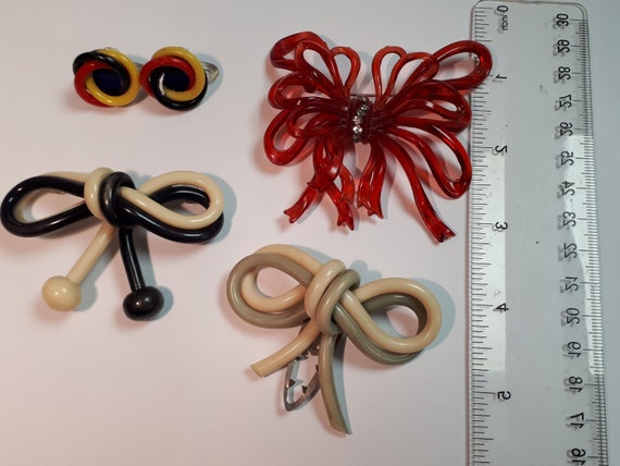 BOWS three vintage acrylic celluloid bow brooches… - image 4