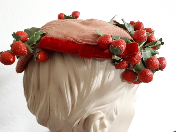 Vintage RED hat, crinol, berries, velvet, forties… - image 7