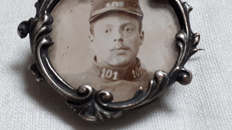 war ca 1914 French soldier silvertone sweetheart Antique photo brooch