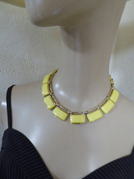 LISNER - yellow fifties lucite necklace and clip … - image 2