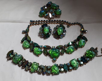 ELSA SCHIAPARELLI parure, GREEN, spectactular full set, neck, brooch, ears and bracelet, all marked.