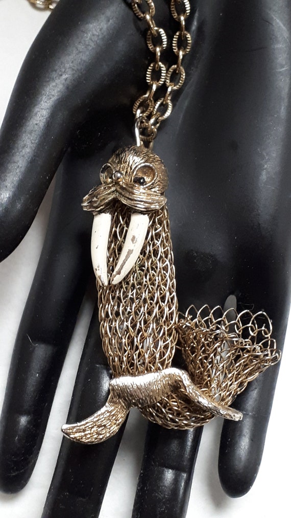 WALRUS vintage pendant necklace, goldtone mesh, DA