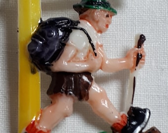 Oktoberfest BOLZANO - Broche vintage original de celuloide de 1930 con estampado de Lederhosen para excursionistas