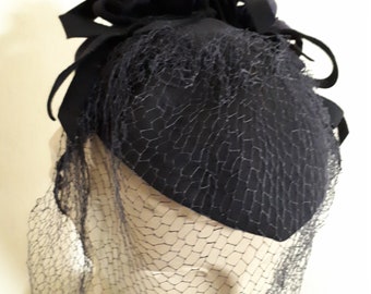 VINTAGE HAT forties, dark blue with long veil, wool felt, fabulous condition