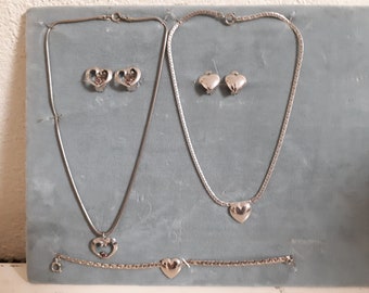 Tarjeta de muestra vintage, collares plateados, 2 aretes y 1 pulsera, hechos por artesanos exiliados de Gablonz