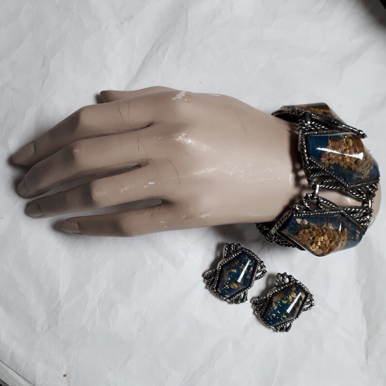 blue with glitter confetti /& earrings LARGE Lucite fifties bracelet