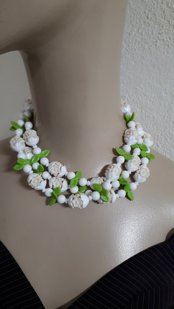 Necklace White Flowers Green Leaves 
