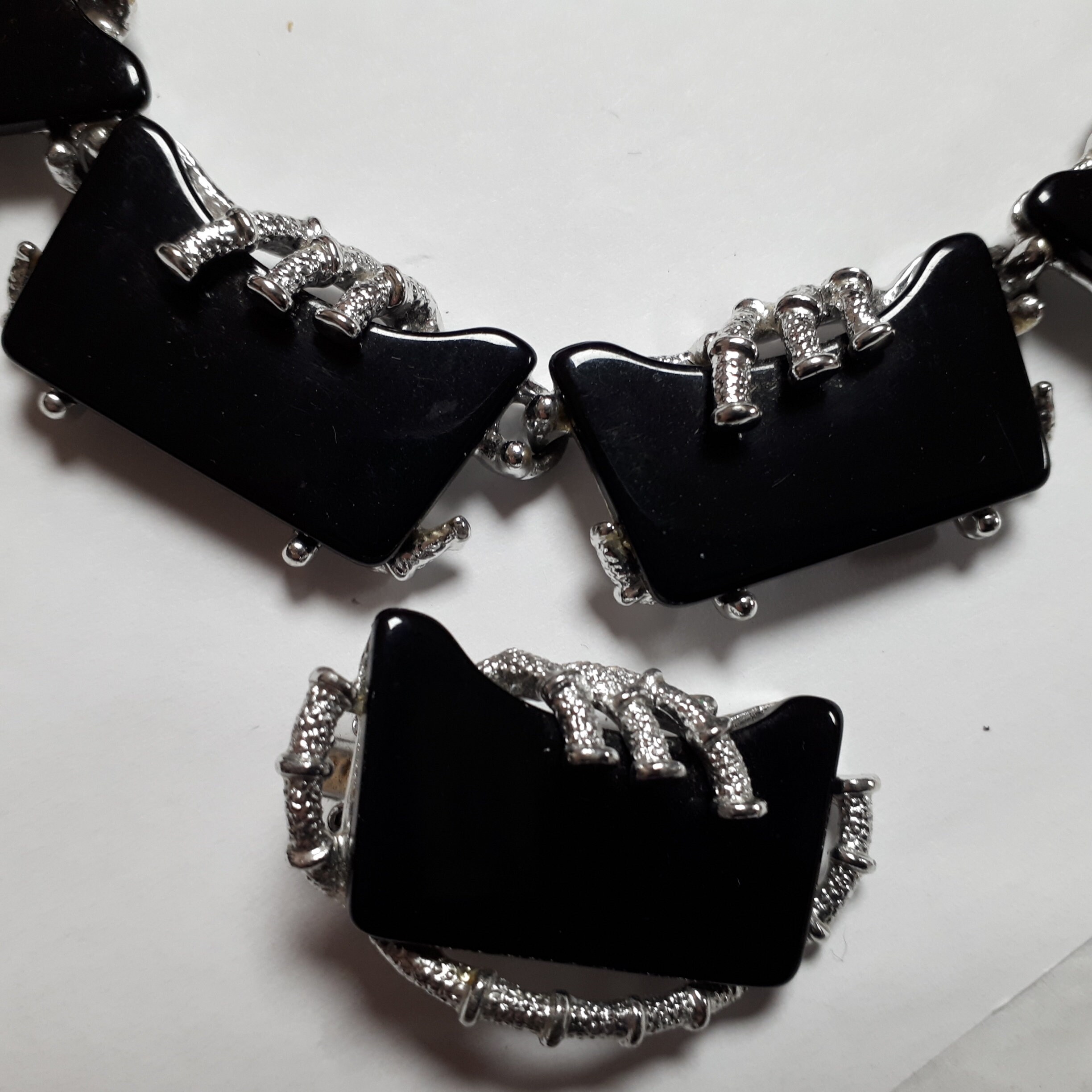 Collier Art Déco - Métal Chromé Argenté Avec Bakélite Noire - Longueur 42 Cm - Occasion - Style Vintage