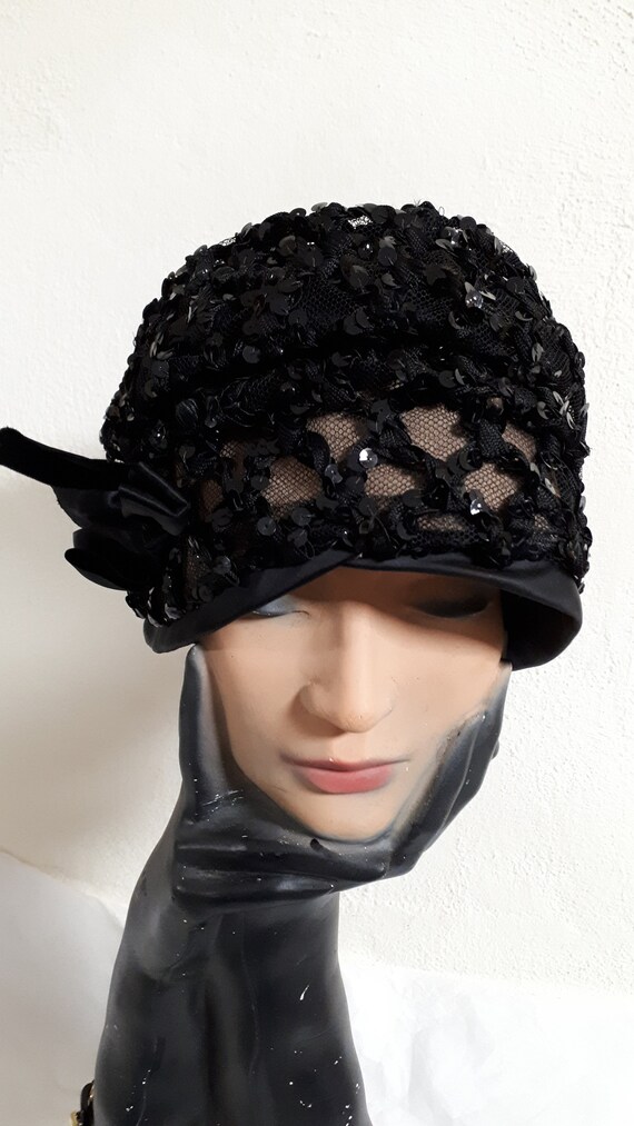 ELSA SCHIAPARELLI vintage cloche, black lace, pass