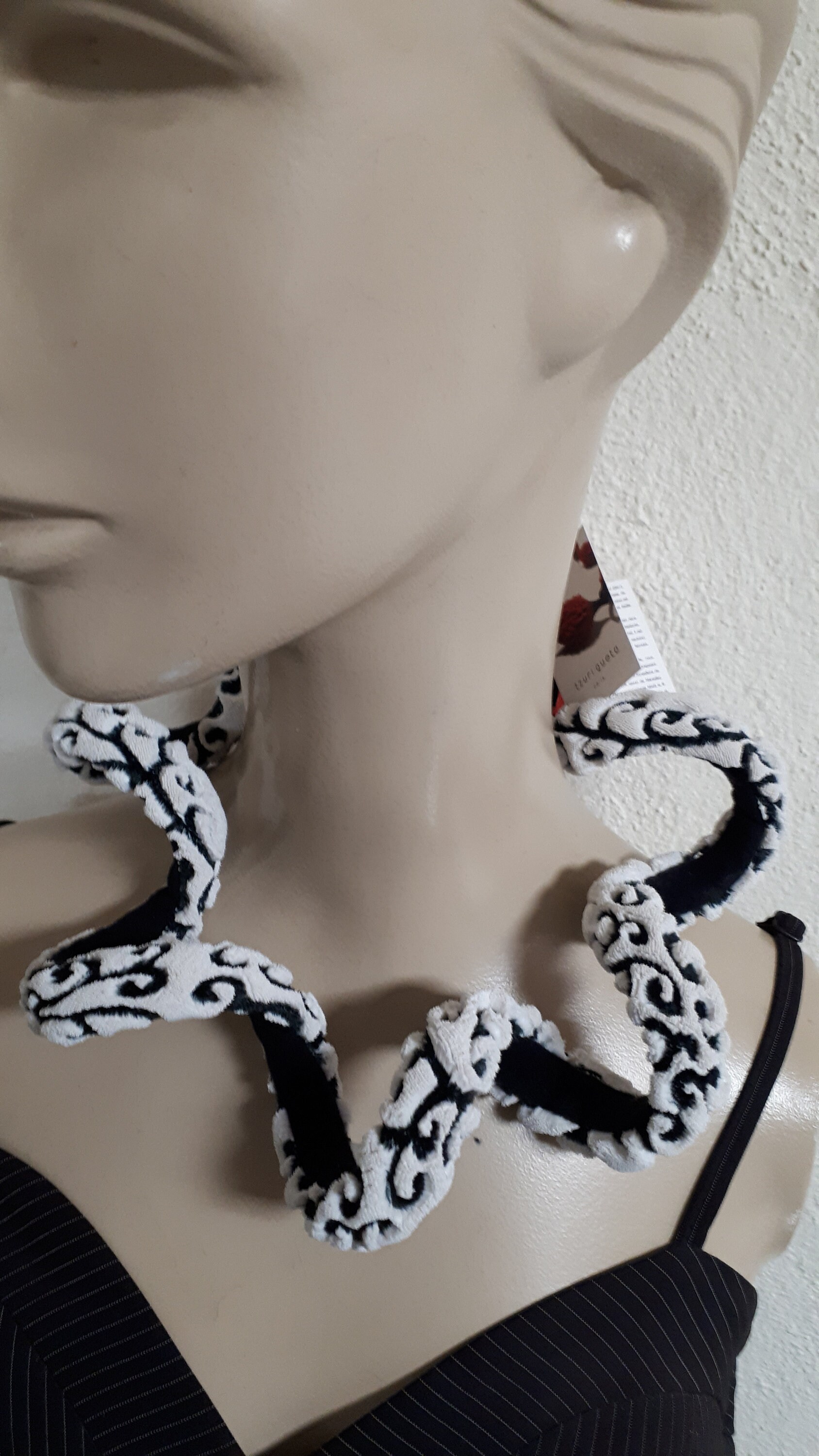 Tzuri Gueta – Ombre Gallery