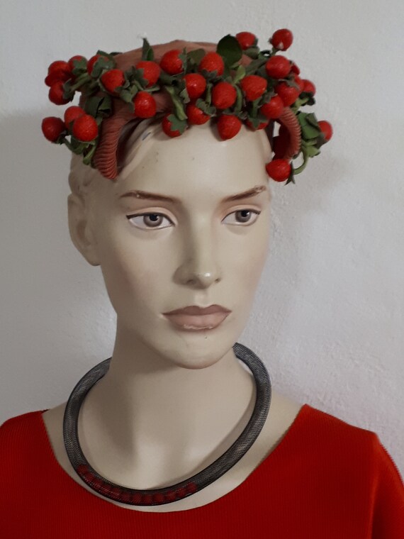 Vintage RED hat, crinol, berries, velvet, forties… - image 4