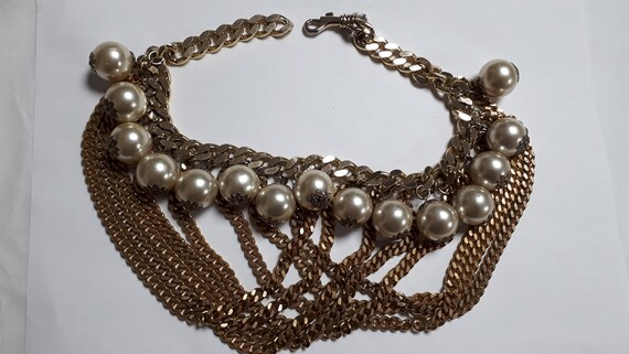 Gold Chain and Pearl Necklace Catwalk 