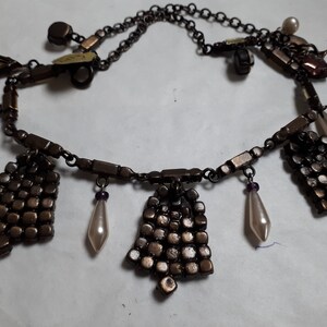 Collar navideño, campanas, pedrería Swarovski y perlas, Dietz