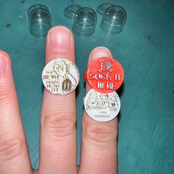 Vintage sarcastic 1960s rings (x1)