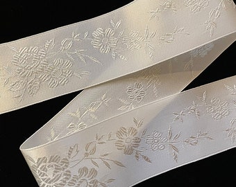 160.1 Satin jacquard floral ribbon eggshell white 1-1/2" (35mm)