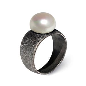 BLACK and WHITE Pearl Ring, Black Ring Band, Black Silver Ring, Geometric Ring, June Birthstone Ring, Statement Ring image 1