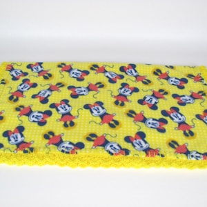367 - Coperta in pile per neonati Minnie Mouse in giallo immagine 1