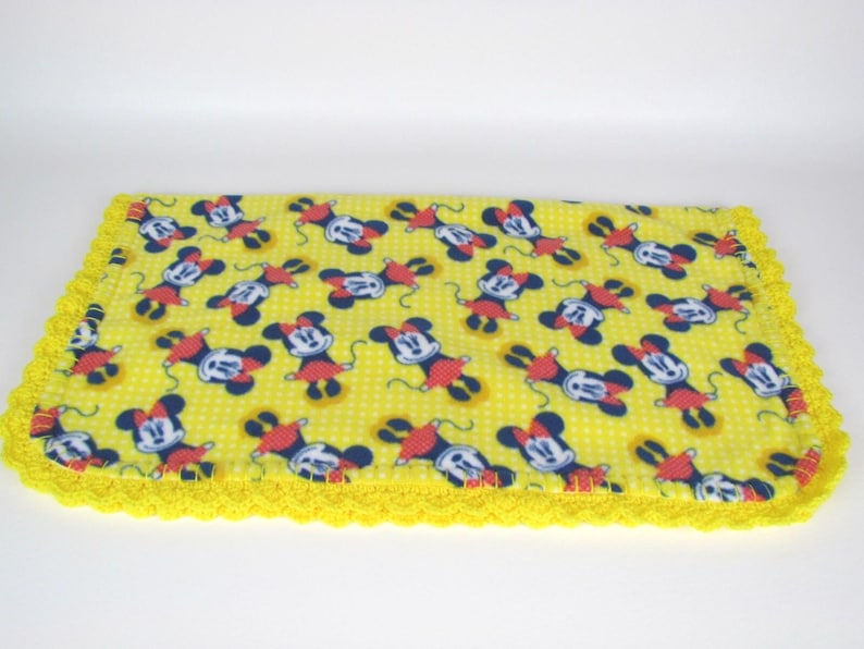 367 - Coperta in pile per neonati Minnie Mouse in giallo immagine 1