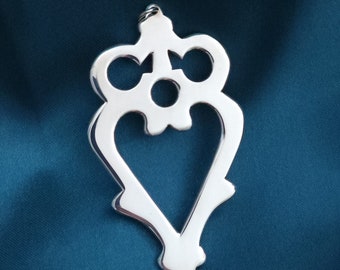Reproduction pendentif coeur de sorcière couronné Luckenbooth de l'époque victorienne