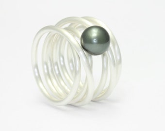 Coiled ring with Tahiti pearl