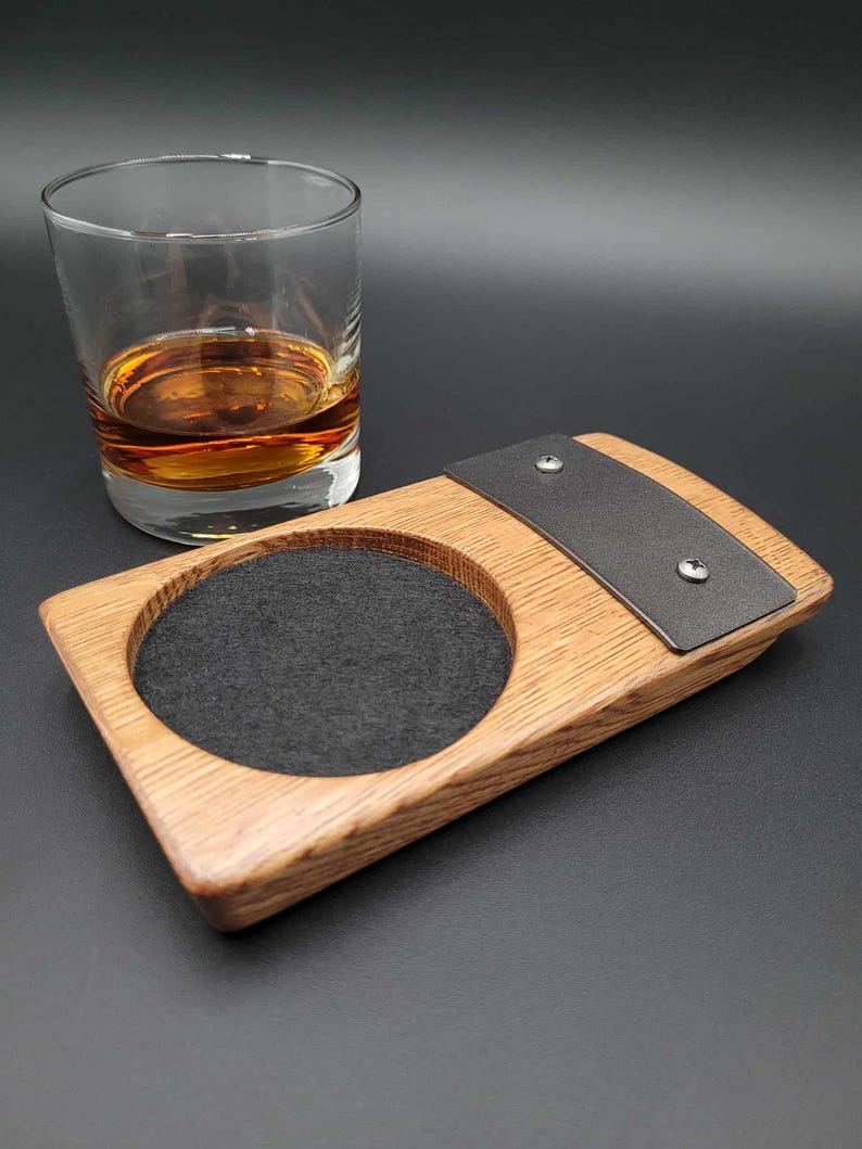 Handcrafted Bourbon Barrel Coaster with Reclaimed Metal Accent Bild 9
