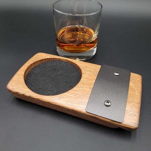 Handcrafted Bourbon Barrel Coaster with Reclaimed Metal Accent Bild 7