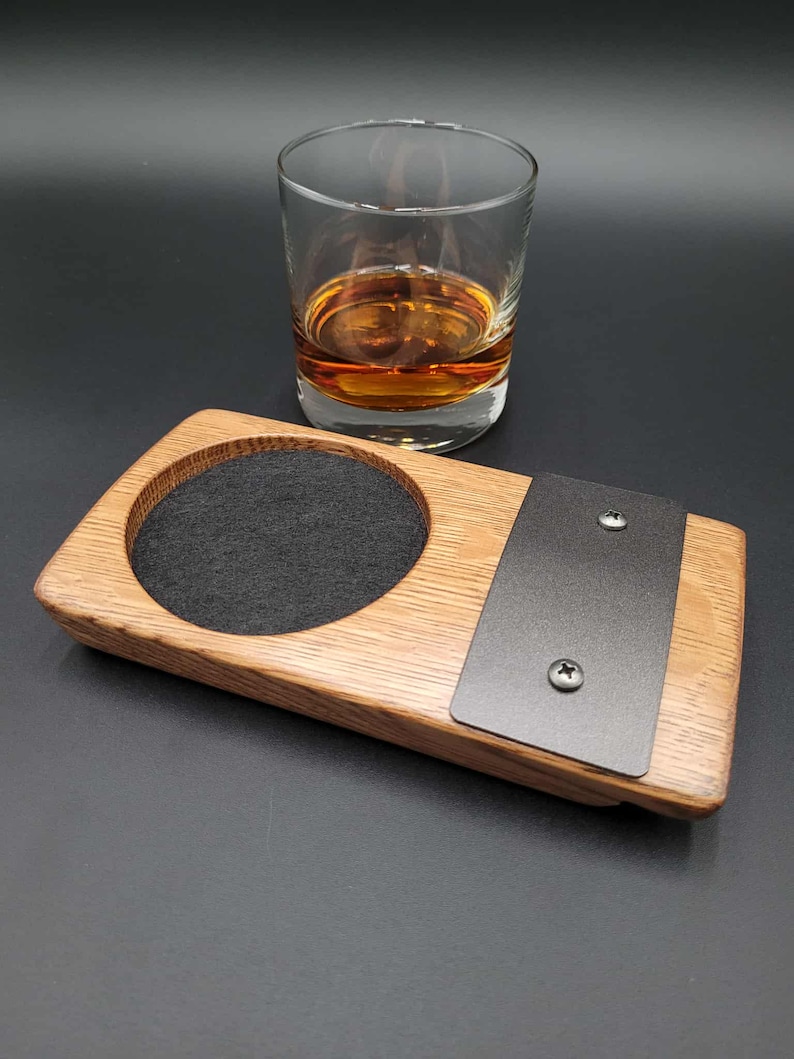 Handcrafted Bourbon Barrel Coaster with Reclaimed Metal Accent Bild 7